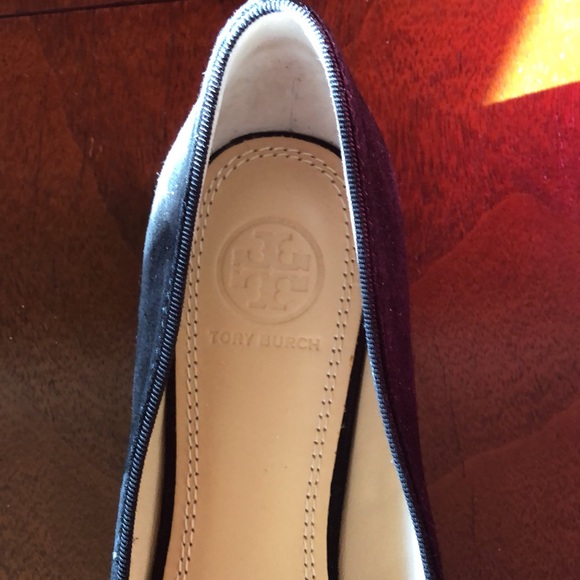 Tory Burch Vanessa Flat Black Suede Size 6 Worn Once! - Picture 3 of 5